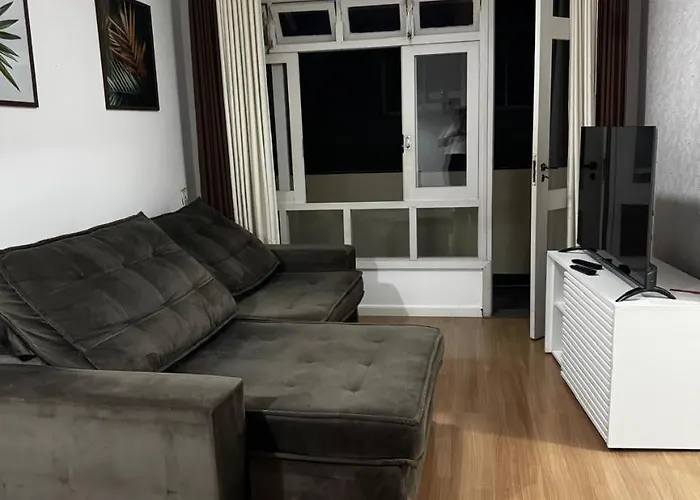 Apto 300 Mts da Praia da Enseada Guarujá
